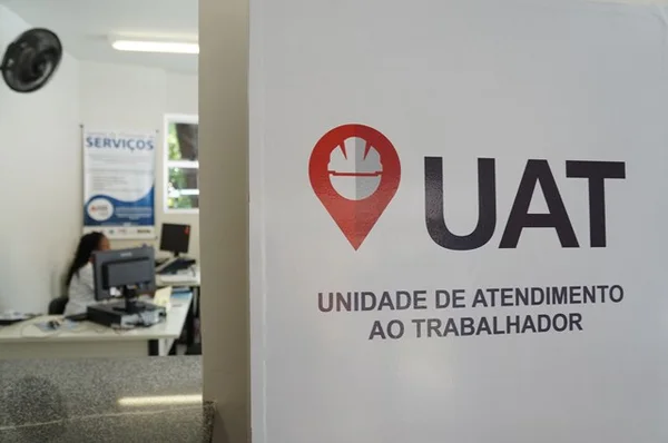 A busca ativa por vagas aumenta as chances de colocação. Candidatos podem monitorar as vagas pela internet