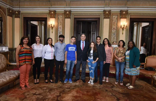 Durante um almoço, o governador ouviu as experiências e objetivos profissionais dos estudantes