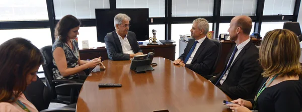 O memorando de entendimento foi assinado no gabinete do secretário Nilmário Miranda