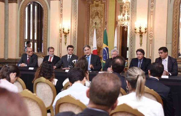 Governador explicou as propostas durante coletiva no Palácio da Liberdade