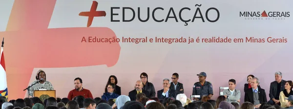 A secretária de Estado de Educação, Macaé Evaristo, lançou o programa em uma escola de Brumadinho
