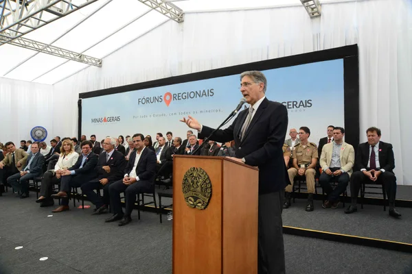 Pimentel ressaltou a parceria do governo com a Assembleia Legislativa de Minas Gerais para contemplar os municípios com os veículos