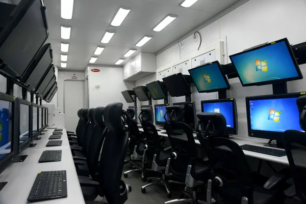 Equipamentos instalados na carreta permitem o monitoramento online de todo o hipercentro da capital