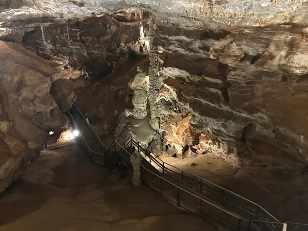 A Rota Lund é uma das mais importantes áreas de visitação de cavernas do Brasil