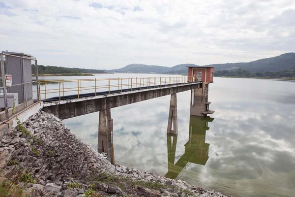 A represa Vargem das Flores é um dos cinco mananciais que compõe o sistema integrado de abastecimento metropolitano