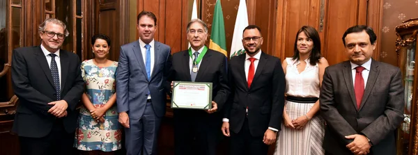 Governador foi agraciado com a Medalha Mérito da Extensão Rural