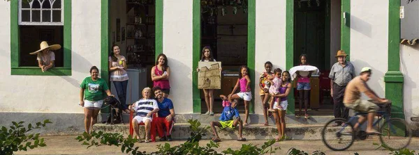 Registro da circulação do Grupo Casca, com o espetáculo "Quintal", em São José das Três Ilhas