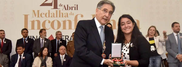 O governador entregou a honraria no Centro de Artes e Convenções da Universidade Federal de Ouro Preto (Ufop)