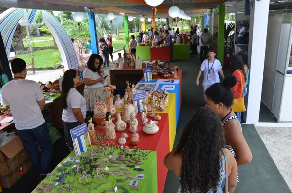 Peças de artesãos de diversos municípios estão expostas no espaço do Governo do Estado