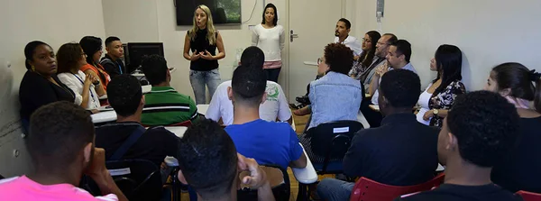 Jovens participaram de uma palestra de admissão nesta sexta-feira (11/5)