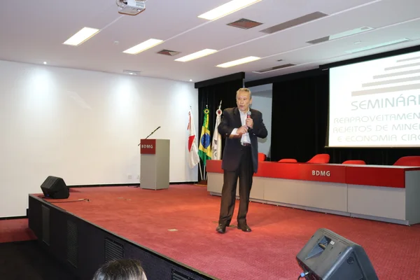 O consultor, George Liu, falou sobre o conceito de economia circular aplicado aos rejeitos de mineração na China