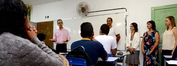 O governador conversou diretamente com alunos do 1º ano do ensino médio da E. E. Murgy Hibraim Sarah