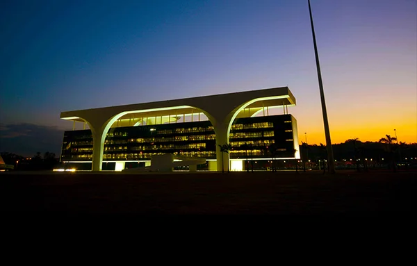 Governo de Minas evita bloqueio de R$ 136 milhões nas contas do Estado