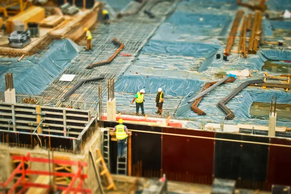 Depois de quatro anos de estagnação, o setor de construção civil começa a dar sinais de retomada