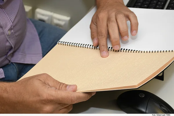 Participantes com deficiência visual acompanharam o treinamento com recursos adaptados