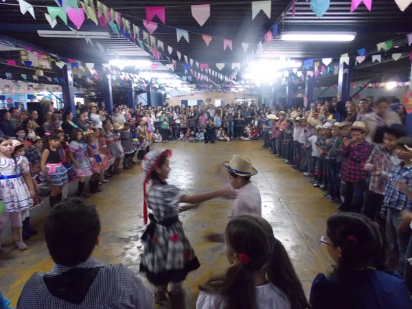 Festas juninas requerem cuidados com a rede elétrica