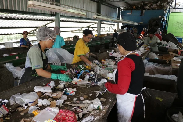 Bolsa Reciclagem beneficia 1,4 mil famílias de catadores
