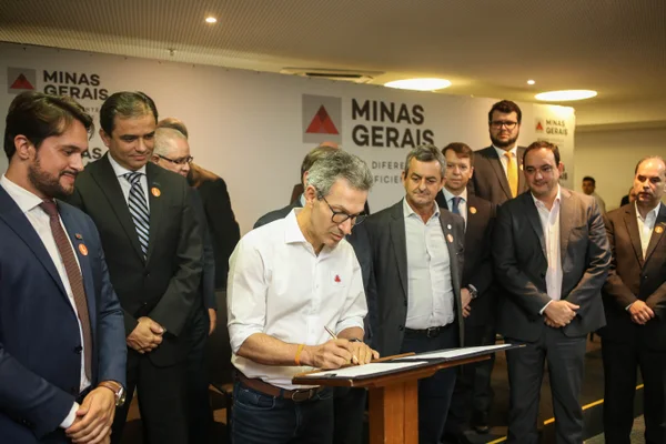 Zema lembrou do protagonismo de Minas na geração de empregos, mas destacou a necessidade de reformas estruturantes