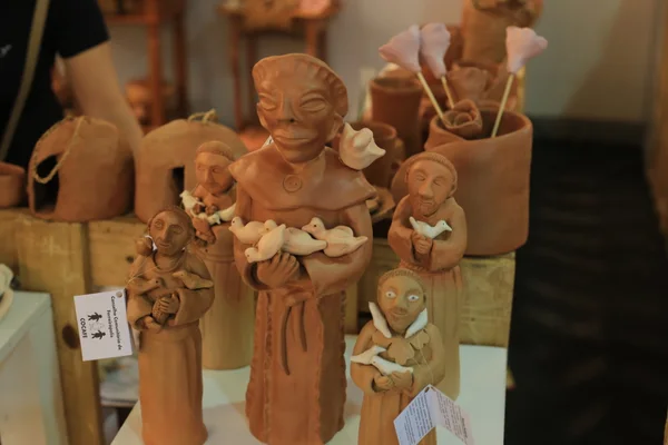 Cerca de 900 artesãos mineiros poderão incrementar a renda de final de ano com as vendas