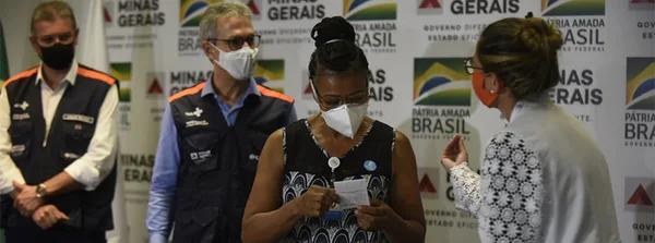 Ato simbólico marcou o início da vacinação contra covid-19 em Minas Gerais