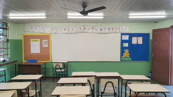 Nova iluminação proporcionará mais conforto aos alunos da rede estadual de ensino
