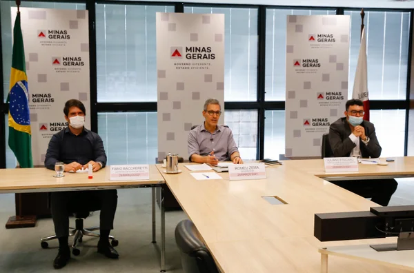 Zema cobra vacinação de policiais e professores durante reunião com o comitê nacional de enfrentamento da pandemia