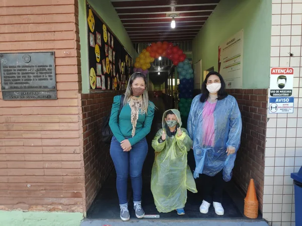 Alunos voltam às aulas presenciais em 85 escolas de Minas Gerais