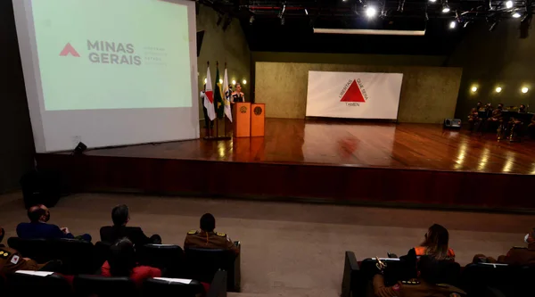 Zema participa de solenidade de homenagem aos colaboradores da Defesa Civil Estadual