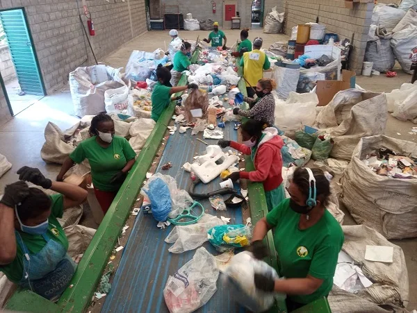 Conta para os pagamentos leva em consideração a produção trimestral dos catadores