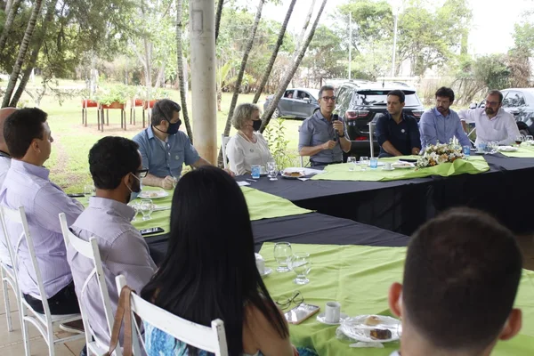 Governador conhece professores nomeados para a Uemg em Passos
