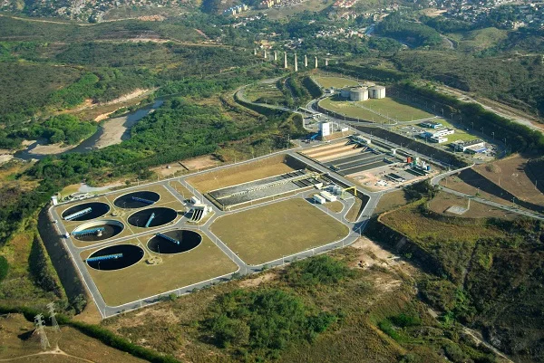 Minas tem 87% da população urbana atendida com serviços regulares de coleta de esgoto