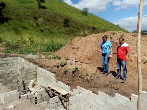 Emater-MG orienta produtor no tratamento adequado de dejetos suínos em Itabirinha