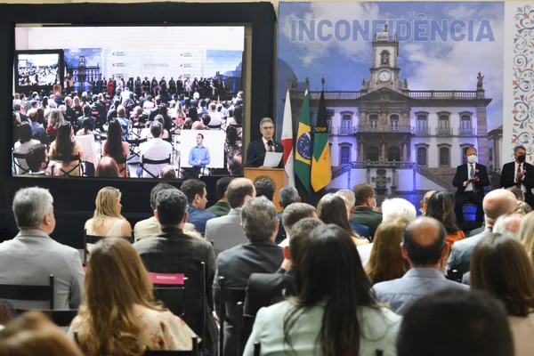 Governador enaltece atuação dos trabalhadores da Saúde e a importância da ciência durante celebração do Dia da Inconfidência