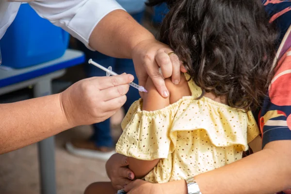 Minas Gerais fortalece estratégias para ampliar vacinação infantil no estado