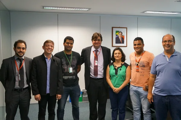 Secretário André Quintão com representantes dos povos indígenas