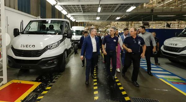 Governador conhece as instalações e o plano de expansão da Iveco, em Sete Lagoas