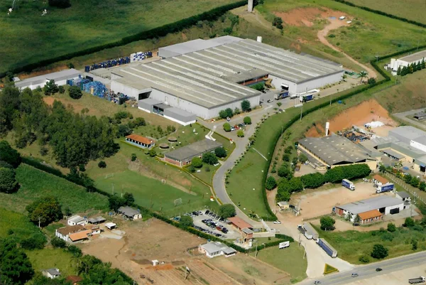 Governo auxilia fábrica de retrovisores automotivos a expandir atuação em Minas e a gerar mais empregos