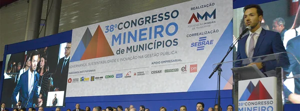 Foto original, sem cortes: https://bit.ly/3BgfCHy