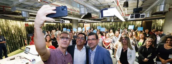 Governo de Minas distribui 65 mil Chromebooks para professores do ensino médio da rede estadual