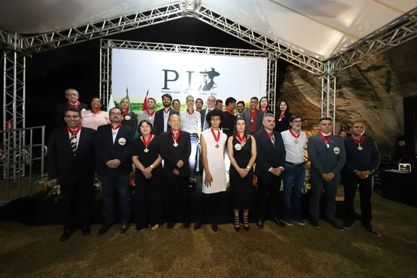 Governador é agraciado com Medalha Peter Lund, em Lagoa Santa