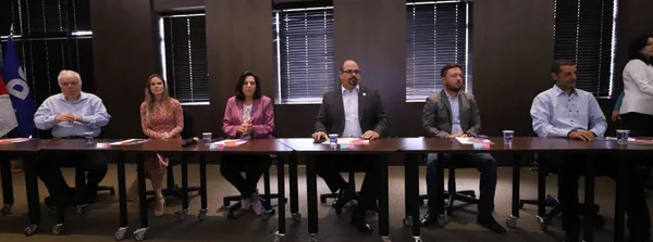 Governo de Minas reúne prefeitos da Grande BH para ouvir demandas dos municípios