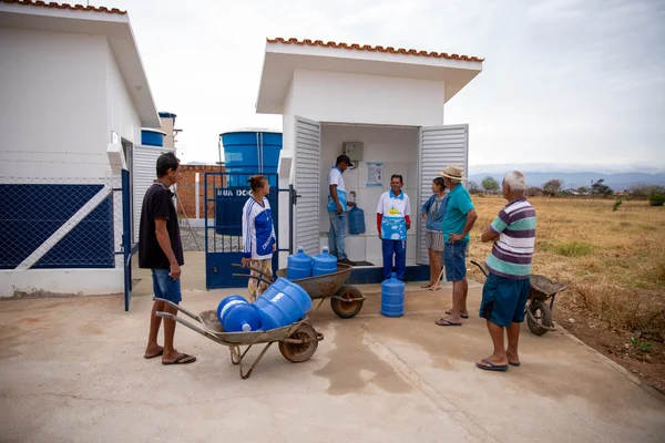 Em operação há um ano, sistema de dessalinização bota ponto final nos problemas com a água potável em distritos rurais do Norte de Minas