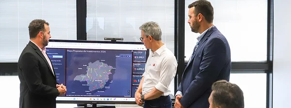Governador acompanha apresentação de ferramenta do DER-MG que auxilia na gestão de obras em andamento em todo o estado
