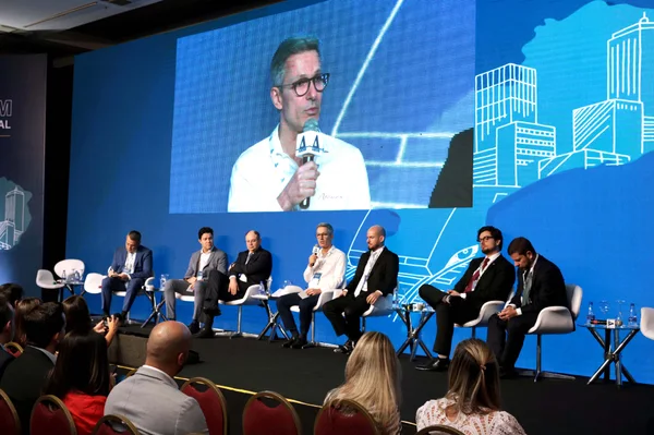 Governador apresenta projetos de infraestrutura em fórum realizado na capital mineira