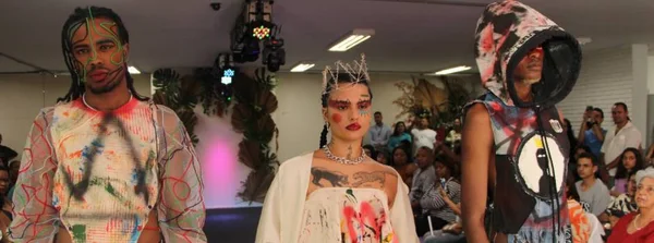 Estudantes do Trilhas de Futuro organizam desfile de moda em encerramento de curso