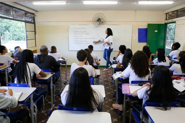 Cadastro Escolar 2024: prazo para matrícula na rede estadual termina nesta sexta-feira (12/1)
