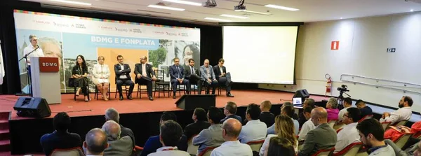 Governo de Minas e BDMG firmam acordo para oferecer R$ 300 milhões em financiamento às prefeituras 