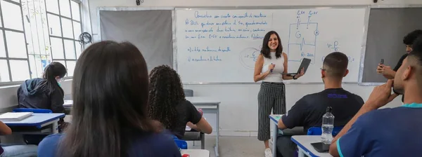 Educação inicia seleção presencial de profissionais que vão integrar a rede estadual de ensino neste ano