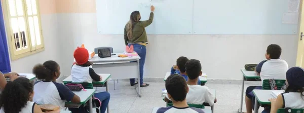 Servidores da Educação têm entre 19 e 21/2 para solicitar remoção