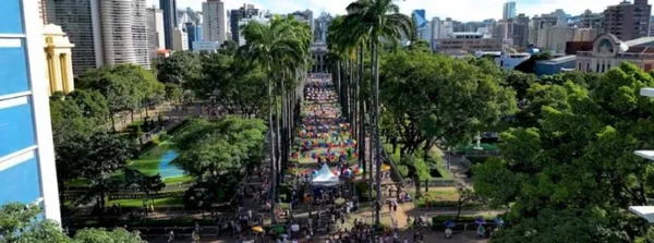 Atrium da Liberdade, espaço para lazer e descanso no Carnaval, será instalado em duas das principais praças de BH